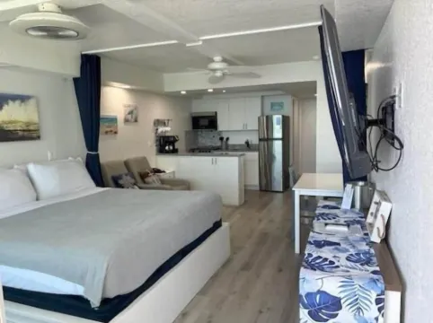 Georgian Inn Beach Club