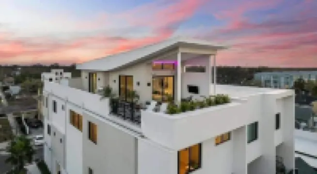 Lux Penthouse 4-story Stunner Rooftop Views