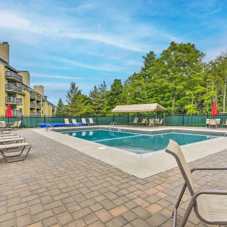 Walk to Lifts and Village! Killington Mountain Condo
