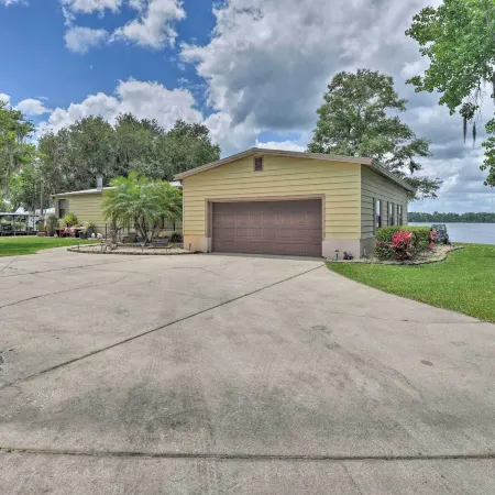 Picturesque Retreat on St Johns River and Docks