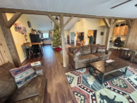 Rusty’s Getaway is a rustic/modern handicap accessible, family friendly space.