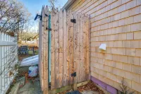 Walk to Monument Beach: Cape Cod Cottage w/ Grill - Homestays