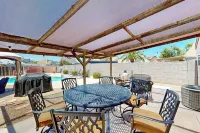 3Br Home w/ Sparkling Pool, Fire Pit - Wifi
