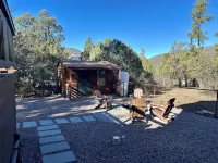 Ponderosa Place, Charming Cabin with Large Deck and Mountain View, Veteran Owned