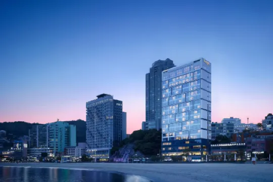 Fairfield by Marriott Busan Songdo Beach Отели рядом с достопримечательностью «Морской пляж Тадэпхо»