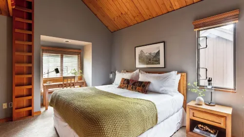 Skylight by AvantStay Elevated Mountain Home w Hot Tub, Billiards, Large Patio