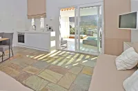Tinos Blend Suites - Kolam Infiniti