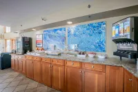 Econo Lodge Inn & Suites - North Vancouver - พร้อมอาหารเช้า