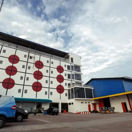 Sinar Sport Hotel Отели в г. Бенгкулу