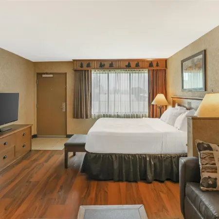 Best Western Plus Kelly Inn  Suites