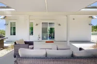 Eco-Chic Lake Somerville Area Farmhouse w/ Porch - chambre d’hôtes