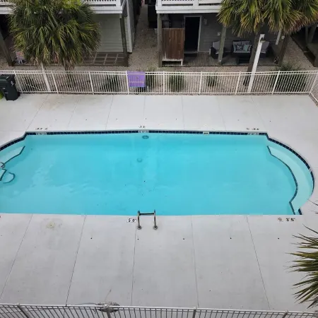 Coastal Comfort: 4-bedroom house with pool and sound access, 3 min walk to beach