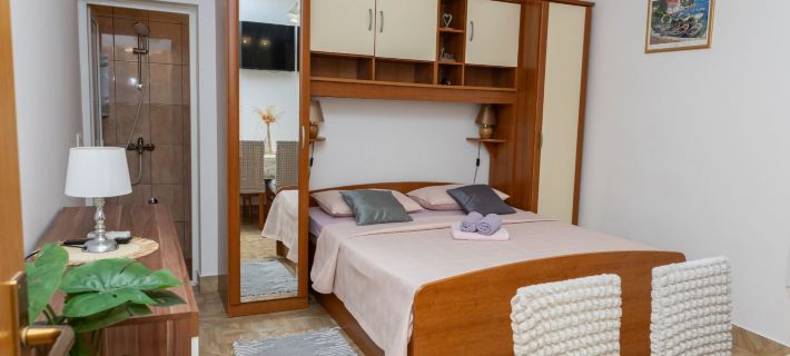 Apartments Sea Line - Two Bedroom Apartment with Terrace and Sea View Hotels in Blato