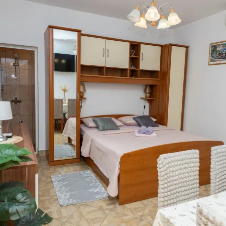 Apartments Sea Line - Two Bedroom Apartment with Terrace and Sea View