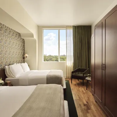 The Inn at Green Pastures Hotels near Gillis Park