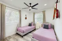 Stylish Avondale Home Pet-friendly & Walkable - balcony