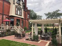 Schuster Mansion Bed & Breakfast
