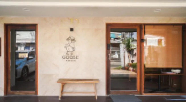 グース カフェ ナリヌクン スクール周辺のホテル