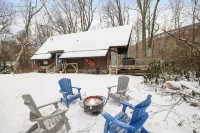 1 Min to Camelback! Creekside Escape + FirePit & BBQ