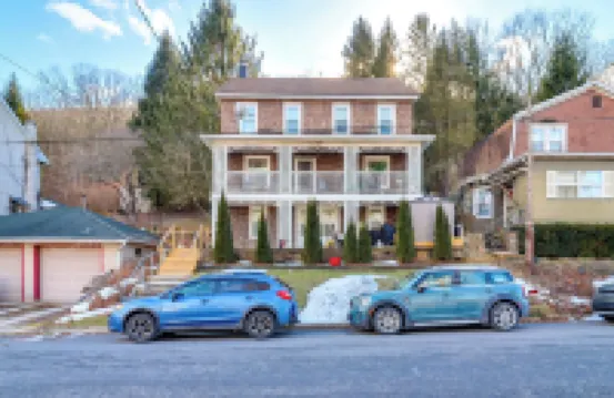 Mtn-view Balcony! Convenient Apt Near Jim Thorpe