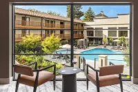 Casa Mani Resort Napa Valley, Curio Collection by Hilton - piscina