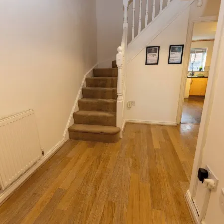 Charming 5-bedroom Townhouse in Central Gloucester