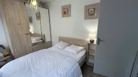 2-bedroom Revamped Flat in Auvergne - Apartments
