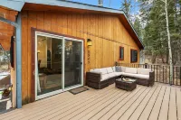 Bear Paw Haven-nestled in the trees. Pet & family friendly. HOT TUB, Free WiFi