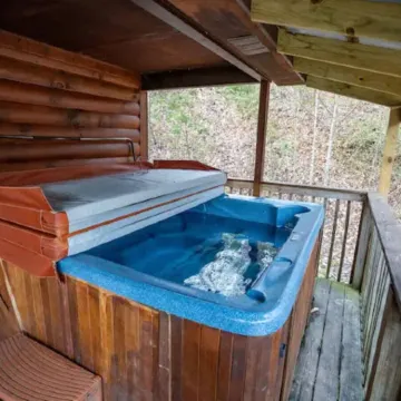 14 Guest, 7 Bed, 4 BR, Lakefront Cabin w/ Hot Tub