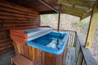 14 Guest, 7 Bed, 4 BR, Lakefront Cabin w/ Hot Tub