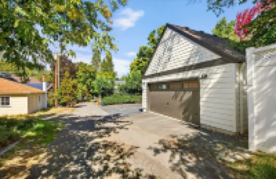 The Maple Apartment at Tudor House Vacation Rentals