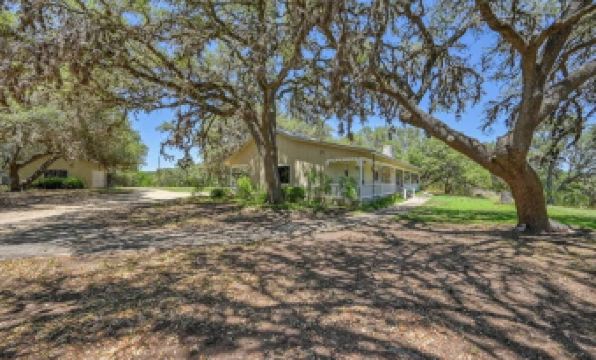 StunningHome on the Blanco River