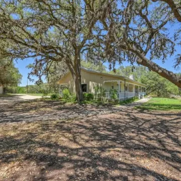 StunningHome on the Blanco River