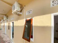 RedDoorz near Terminal Baru Pasuruan Hotel di Bugulkidul