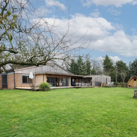 Host Stay Parsons Pleck