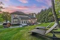 Luxe Pocono Getaway Theater Hot Tub Game Room