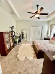 Tranquil Home in Cumming - Homestays