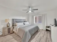 Jupiter Bay Resort Condo, steps to the beach! Comfortably sleeps family of 4! 주피터 호텔