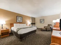 Quality Inn & Suites Hotels in Portage