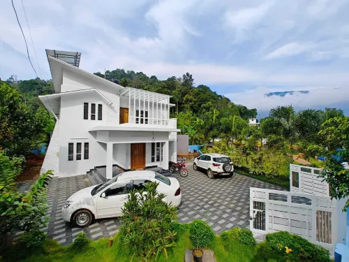 Cool Nest Pool Villa Munnar by Voye Homes - مسبح خاص