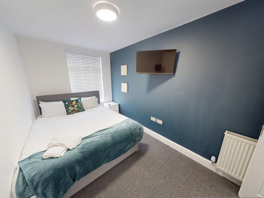 5 Tvs | 10 Mins To City | 2 Showers | Parking - Liverpool