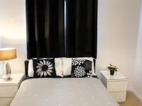 Deluxe Ensuite Room w FastWiFi, Free Parking and Equipped Kitchen Hotels in Wolverhampton