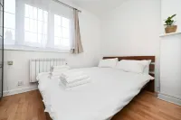 Full house 2 bedrooms, 2 bathrooms, near tube st - 3-Star