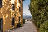 Spacious Deluxe Apartment With Private Garden