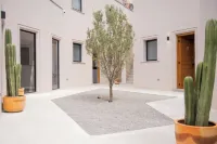 Patio 7 Studios - Homestays