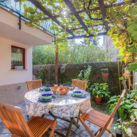 La Casa Dell'Uva Fragola Outdoor Space - Happy Rentals