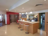 Ibis Setubal - С баром