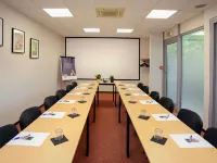 Ibis Budget Toulouse Centre Gare Hotels near Compans