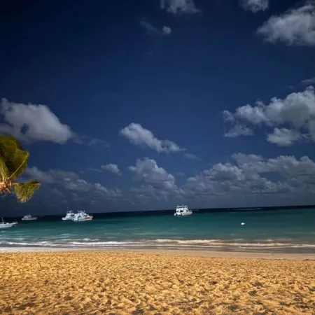 Beachfront Condo |2 Pools & Private Beach |8 Guest