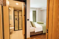 Zagreb Hotel - Pools